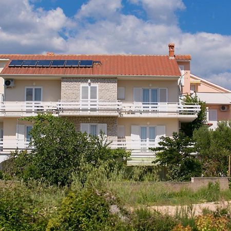 F• R• I• E• N• D• S• Bed & Breakfast Novalja Exterior photo