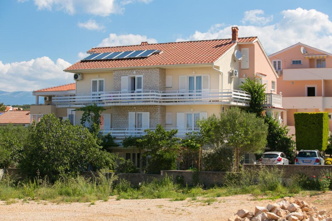 F• R• I• E• N• D• S• Bed & Breakfast Novalja Exterior photo
