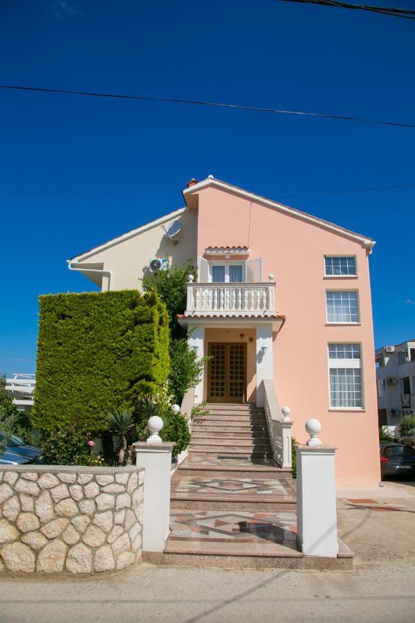 F• R• I• E• N• D• S• Bed & Breakfast Novalja Exterior photo