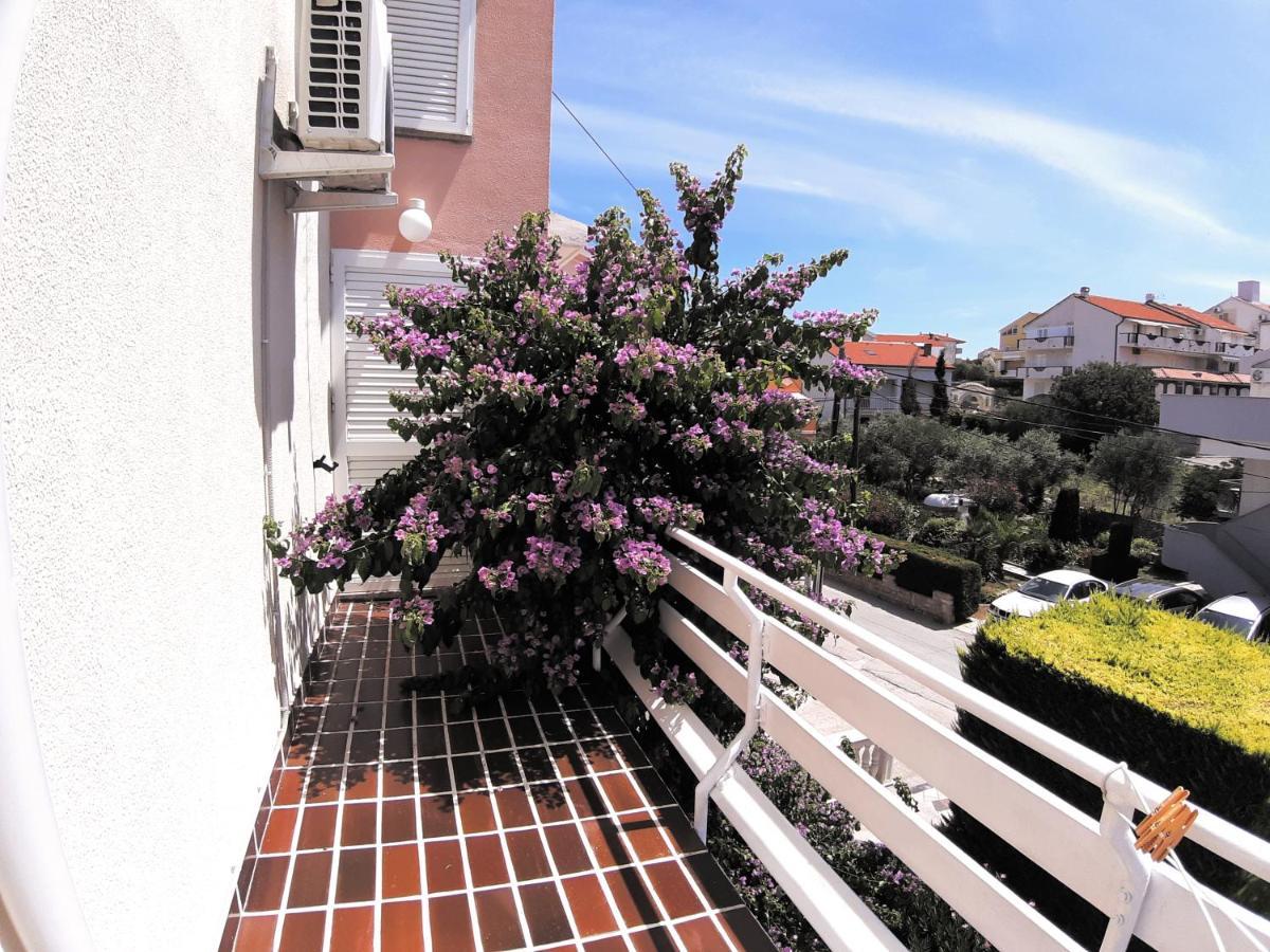 F• R• I• E• N• D• S• Bed & Breakfast Novalja Exterior photo